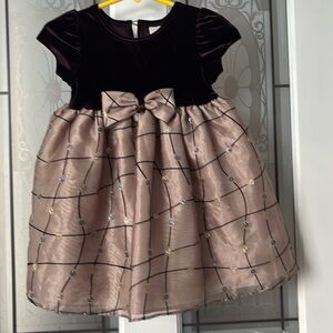 Girl’s party dress . Size 18m. EUC.